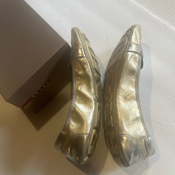 Prada w box metallic light gold Silver toned scrunch lightweight Loafers sz 40 - Picture 2 of 10